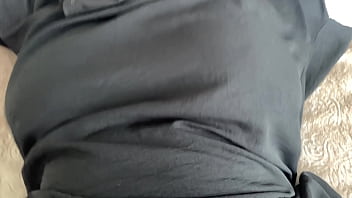 Pelayan Bersih-bersih Arab Bikin Klien Horny Dengan Memek Ketat Dan Toge Montoknya