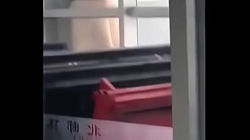 北邮体育馆激情门事件，深夜狂野缠绵被偷拍