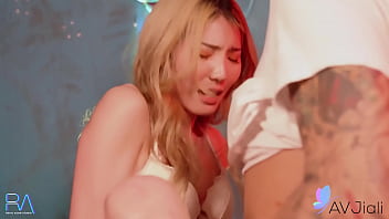 Gadis Tionghoa Berambut Pirang Ngentot Mantan Pacarnya Dengan Gaya Liar Dan Penuh Gairah.