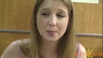 Sunny Lane Si Blonde Hot Membungkuk Menggoda Di Ruang Rawat Inap Untuk Aksi Mesum!