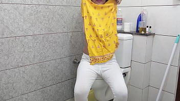 Ibu Tiri India Yang Panas Menggoda Anak Tirinya Di Kamar Mandi Dengan Suara Erotis Dalam Bahasa Hindi