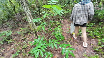 Gadis Thai Seksi Lagi Asyik Cari Jamur Tiba-tiba Kebelet Pipis Di Hutan, Suara Erotis 4k