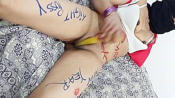 Pesta Tahun Baru Natal, Dildo Menggila Menusuk Pantat Besar Dan Memeknya Yang Mengenakan Gaun Merah, Kutang Putih, Dan Hijab Hitam