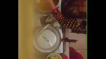 Dada Montok Tante Desi Yang Menggoda