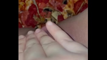 Putri Arab Yang Nakal Menggoda Di Los Angeles: Remaja Manis Main Dengan Pizza, Coklat, Es Krim, Persik, Dan Keju Untuk Kenikmatan Asmr Yang Panas