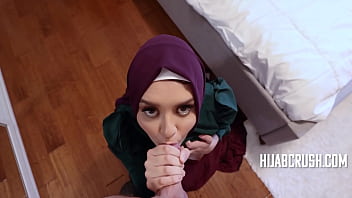 Paman Tiri Terobsesi Dengan Keponakan Tiri Berhijab Yang Menggoda