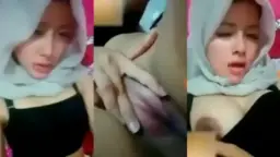 Ukhti Berhijab Cantik Pamer Tetek Montok Yang Menggoda
