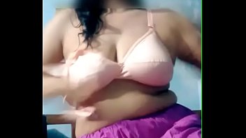 Gadis India Yang Tak Puas Memuaskan Dirinya Di Webcam! Cewek Desi Super Hot Pamer Payudara Besar
