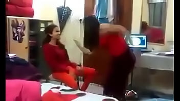 Asrama Masti: Hindi Mein Hasna, Hasana Aur Kuch Zyada Hi