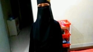 Gadis Hijabi Jalang Digoyang Kencang Oleh Kekasihnya Dalam Adegan Mesum Pakistan