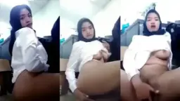 Ieznha Berjilbab Mengocok Memek Sambil Merintih Nikmat