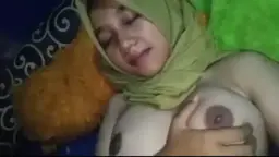 Ukhty Berjilbab Cantik Menggairahkan Meremas Payudara Ranum