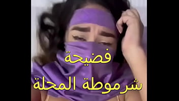 زوجي العاهر جابلي عشيق قضيبه صلب، مزقني شر ممزق وملأ كل شبر في جسدي، أول مرة أذوق هذا النشوة المهبلة، فرجي يقطر سائلاً
