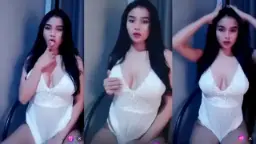 Chacha Cantik Yang Menggoda Dengan Tubuh Seksi Dan Sensual