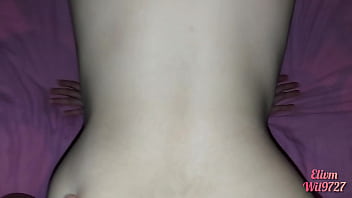 Adik Tiriku Yang Seksi Mengajariku Dengan Cara Yang Menggoda Saat Nonton Tv