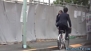 Pelacur Jepang Kencing Sembarangan Di Luar Ruangan