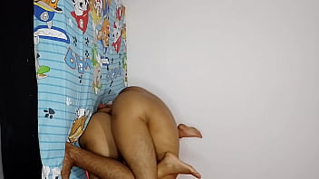 Menggila Di Kamar Adik Tiriku, Istri Genit Itu Kuseruduki Kasar Sampai Dia Masuk