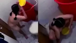 Melihat Gadis Seksi Payudara Besar Lagi Mandi
