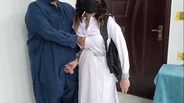 Gadis Sekolah Pakistan Desi Digauli Ayah Tirinya
