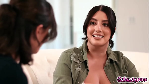 Sarah Arabic Takluk Pada Hasratnya, Mengakui Pada Mantan Komandannya Casey Calvert Bahwa Tubuhnya Membara Untuk Disentuh
