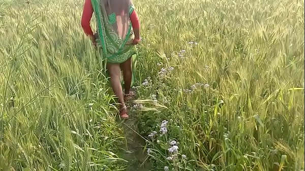Bidadari Desa India Menggoda Di Alam Terbuka Dengan Rayuan Bahasa Hindi