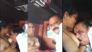 Politikus Karnataka Beraksi Mesra Di Mobil, Mengisap Payudara Di Tempat Terbuka