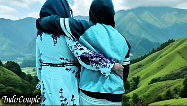Istri Berjilbab Nakal Selingkuh Saat Suami Asyik Di Bali, Digituin Sampai Telen Cairan Panas Kekasih Gelap.