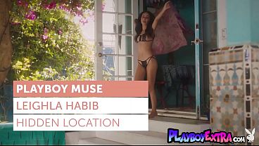 Leighla Habib, Si Arab Seksi Yang Tersenyum Genit, Membuka Pakaian Dan Mandi Basah-basahan