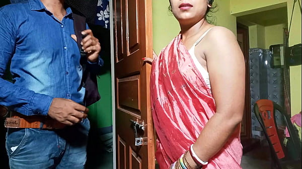ब्रा बेचने वाले ने भाभी को लुभाकर चोदा, हिंदी में गरम आवाज़ वाला इंडियन अश्लील