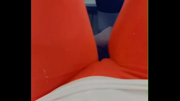 Celana Ketat Di Gym Bikin Selangkangan Menggoda