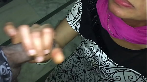 Tetes Sperma Mengalir Di Tenggorokan Bhabhi Gujarat Yang Haus Akan Cairan Pria