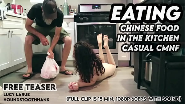 Makan Makanan Cina Di Dapur Dengan Gaya Cmnf Yang Menggoda