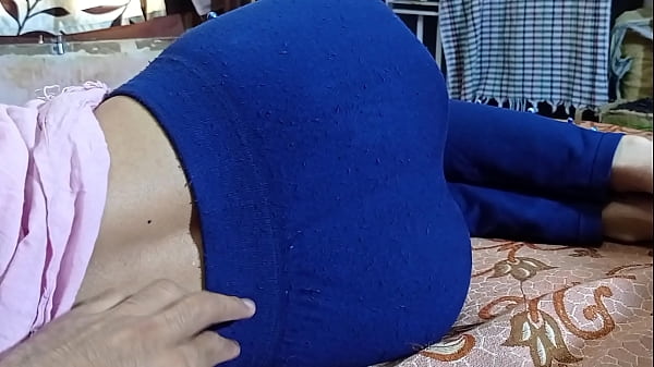 Adik Tiri India Yang Imut Digituin Abang Tiri, Adegan Mesra Close-up Dengan Suara Hindi Jelas, Video Panas Desi