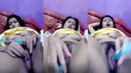 Cewek Seksi Montok Lagi Asyik Colmek Tobrut