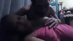 Jilat Payudara Istri Sampai Basah
