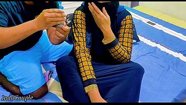 Adik Tiri Berhijab Nekat Buka Pussy, Tapi Kakak Malah Salah Lubang Colok Mainan!