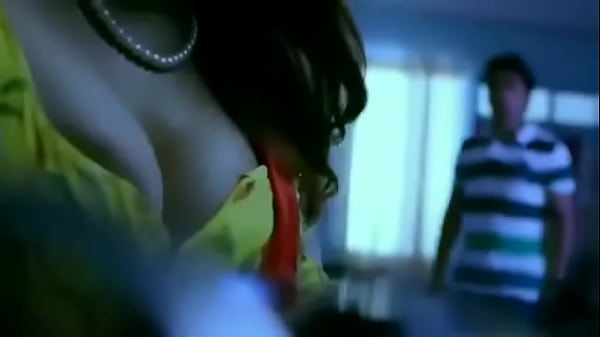 Desi Bhabhi Ganas, Rayuan Erotis Yang Menggoda