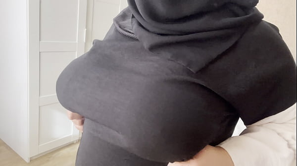 Istri Arab Teman Pamer Payudara