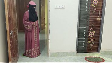 Aku Ngentot Ibu Tiriku Karena Dia Membiarkanku Main Game.