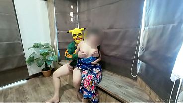 Ngemesin! Istri Thailand Panas Di Sarong – Main Di Taman Rahasia