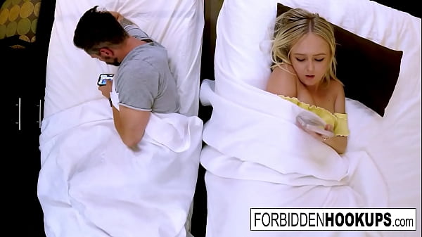 Gadis Panas Berahi Bercinta Liar Dengan Saudara Tiri Terlarang!