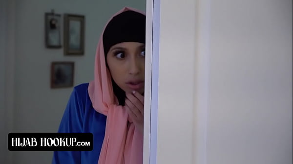Muslimah Berhijab Dengan Bokong Sempurna Yang Penasaran Digilir Ganas Oleh Pelatih Yang Bergairah