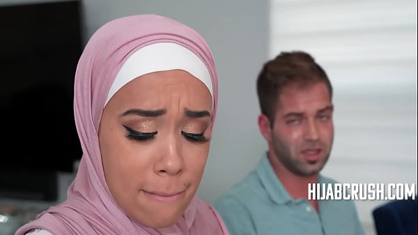 Bikin Adik Tiri Arabku Tak Lagi Cuek Dan Lebih Hot | Hijabcrush