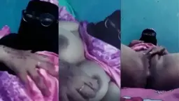 Guru Ngaji Cantik Tergoda Masturbasi