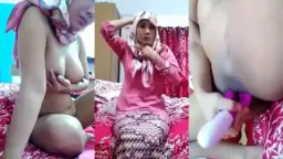 Ukhty Berjilbab Montok Colmek