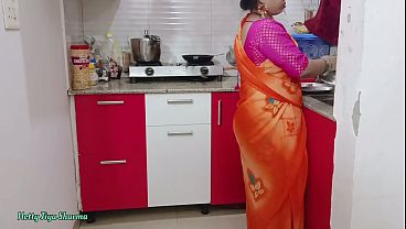 Gairah Di Dapur: Bhabhi Desi Digitu Kencang Sama Kontol Gede