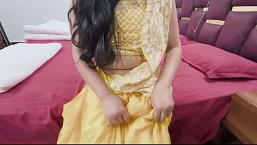 Bhabhi Bas Gili Chut Se Hi Mitaati Hai Devar Ka Gussa, Jab Tak Na Le Jaaye Uski Raat.