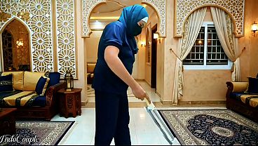 Biarin Aja Nih Pembantu Jilbab Disuruh Nyedot Kontol Majikan Sampe Tumpah Semua