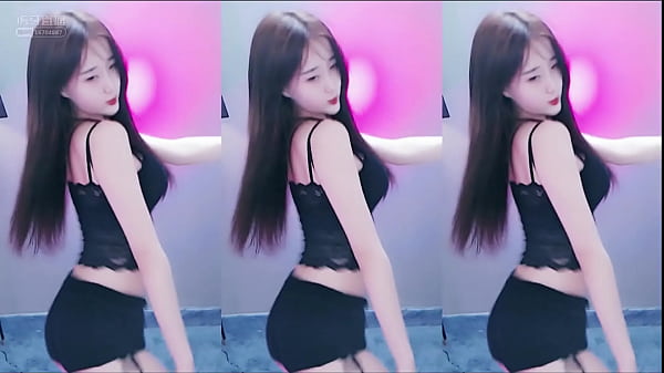 Gái Trung Quốc Uốn éo Trên Thang Với áo Ren đen Mỏng Tang