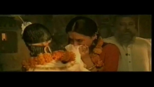 Lagu Hindi Romantis – Gue Lagi Di Sini Di Pelukan Lo, Nafas Panas Bercampur Hawa Mesra.